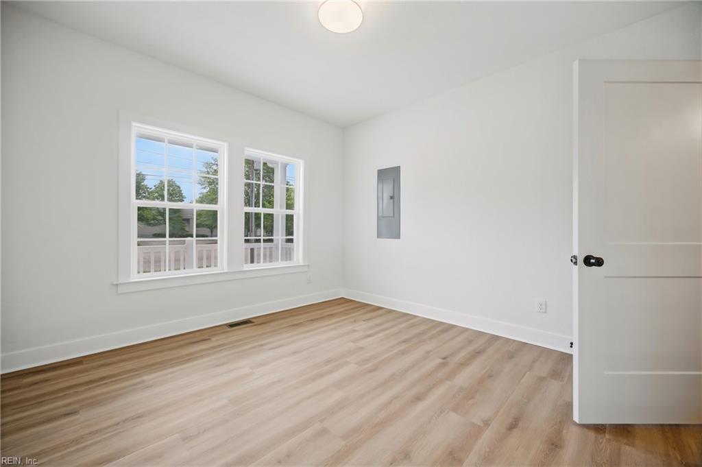229 La Salle Ave Property Photo 12