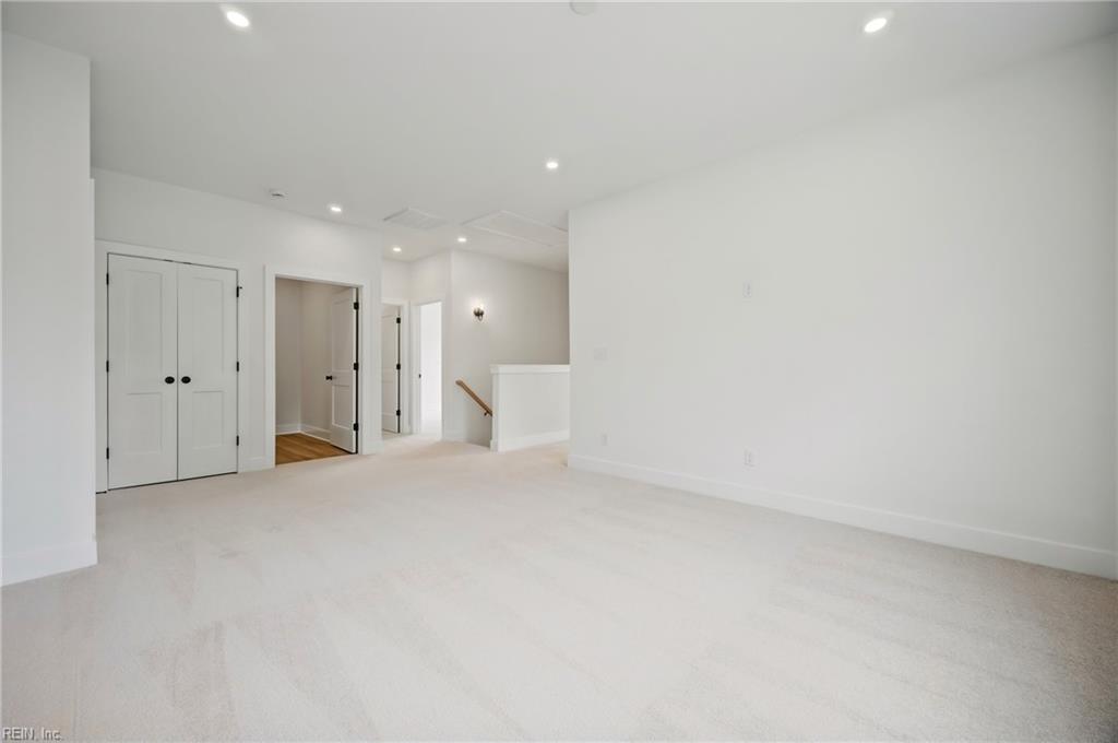 229 La Salle Ave Property Photo 14