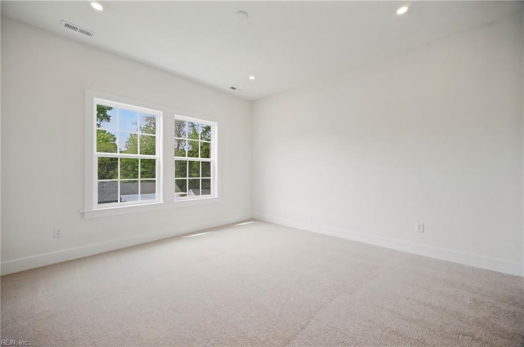 229 La Salle Ave Property Photo 15