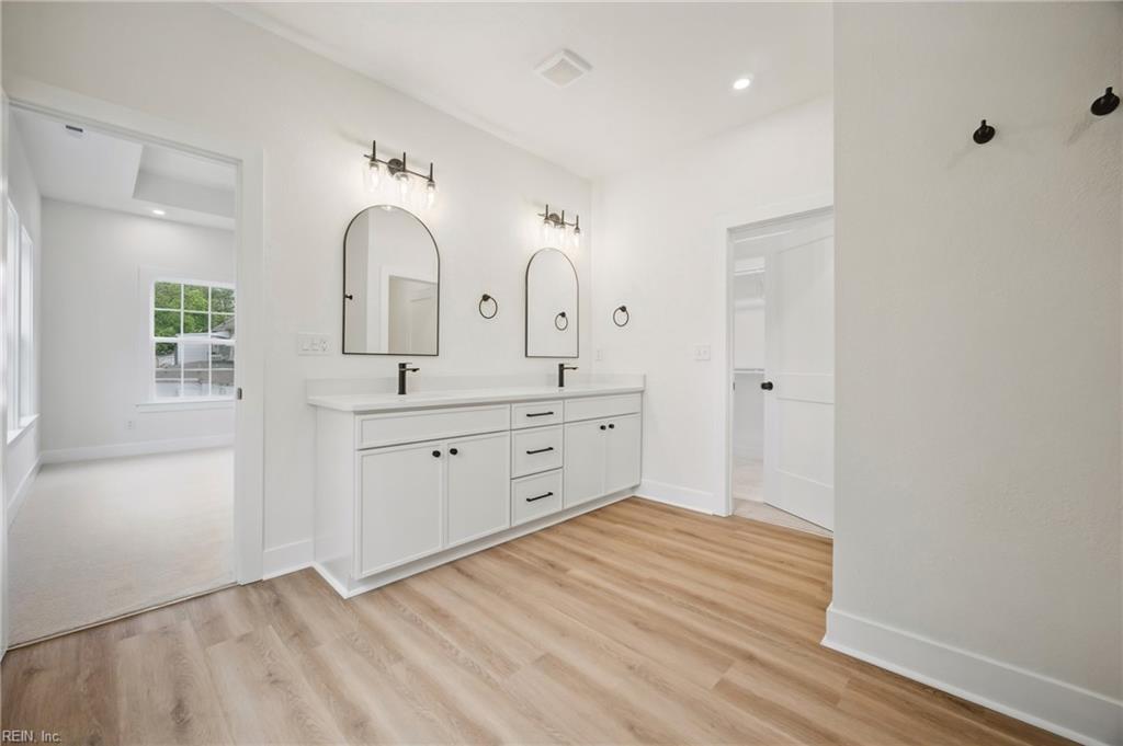 229 La Salle Ave Property Photo 20
