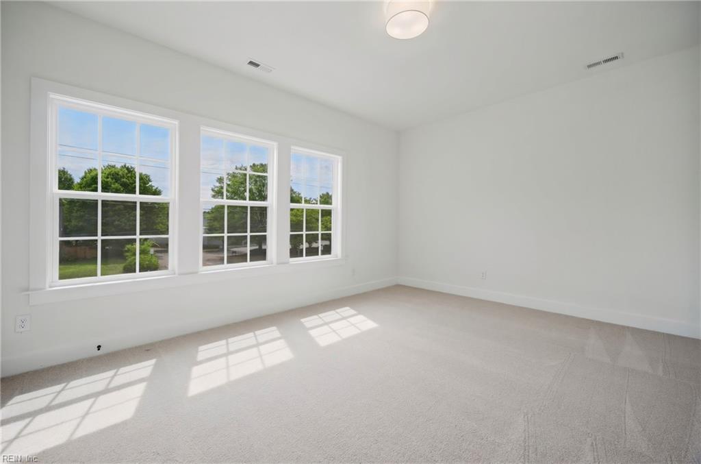 229 La Salle Ave Property Photo 22