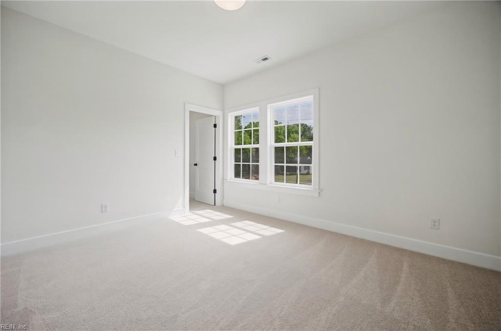 229 La Salle Ave Property Photo 24