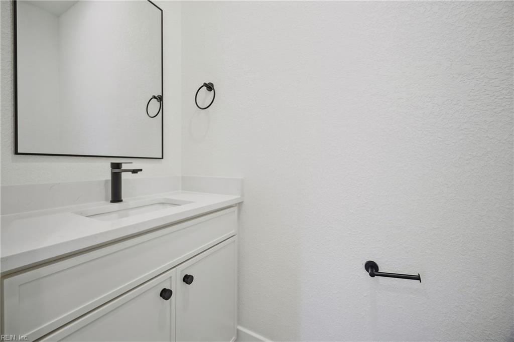 229 La Salle Ave Property Photo 34