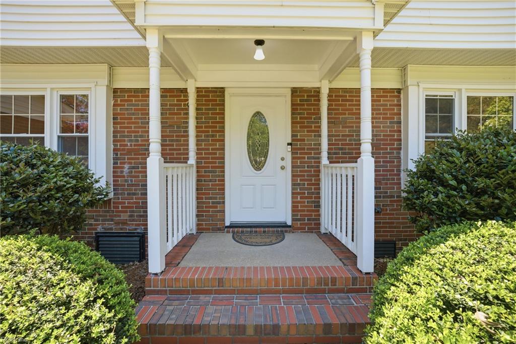 3421 Kings Grant Rd Property Photo 1