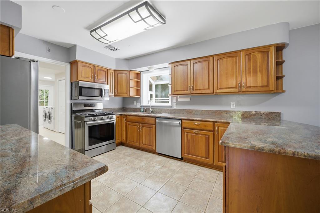 3421 Kings Grant Rd Property Photo 11