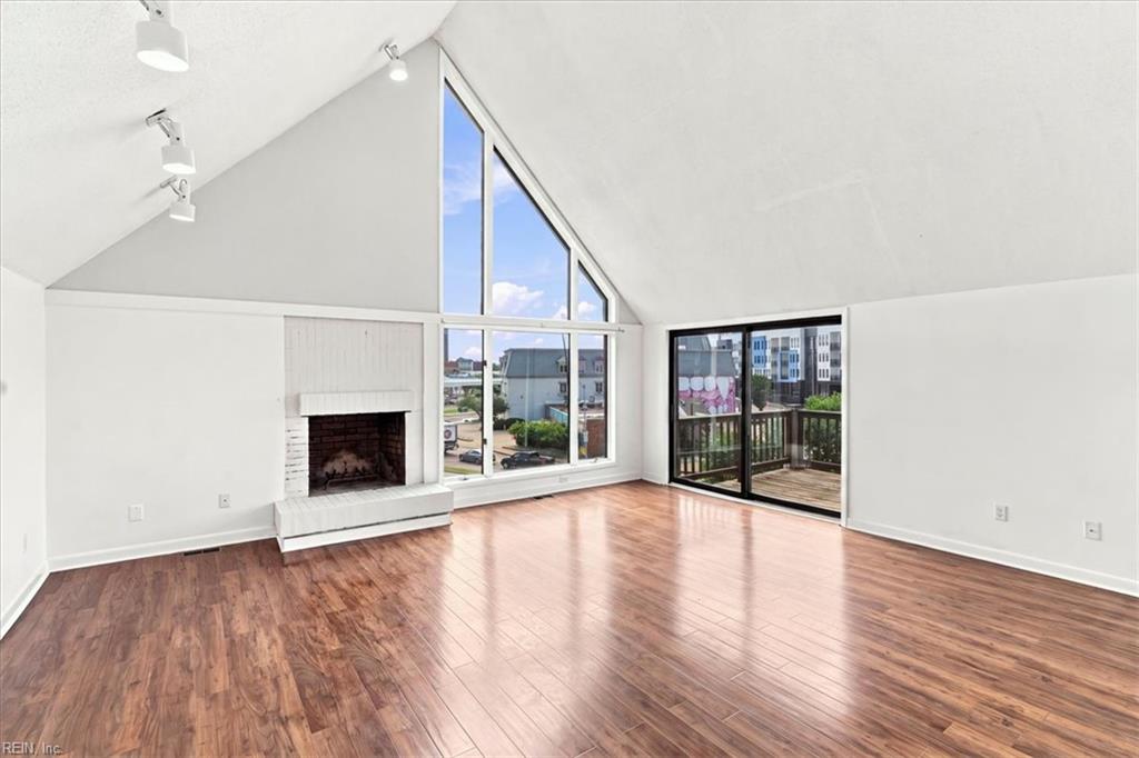 696 Mowbray Arch Property Photo 2