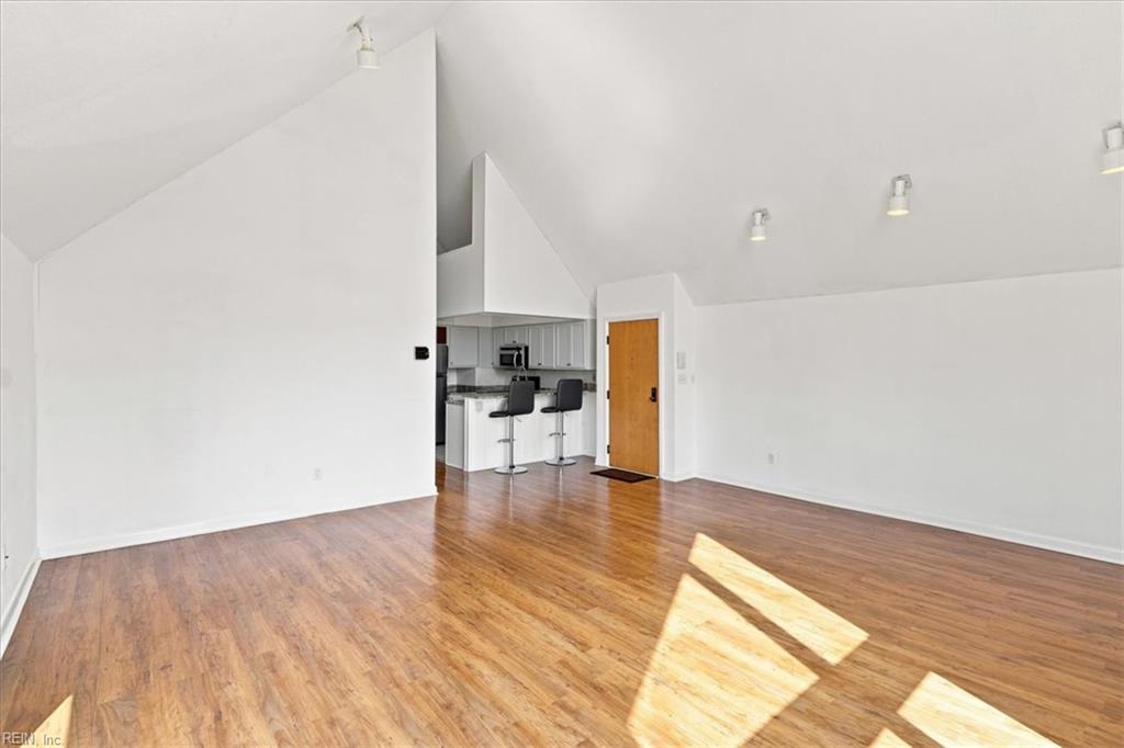 696 Mowbray Arch Property Photo 3