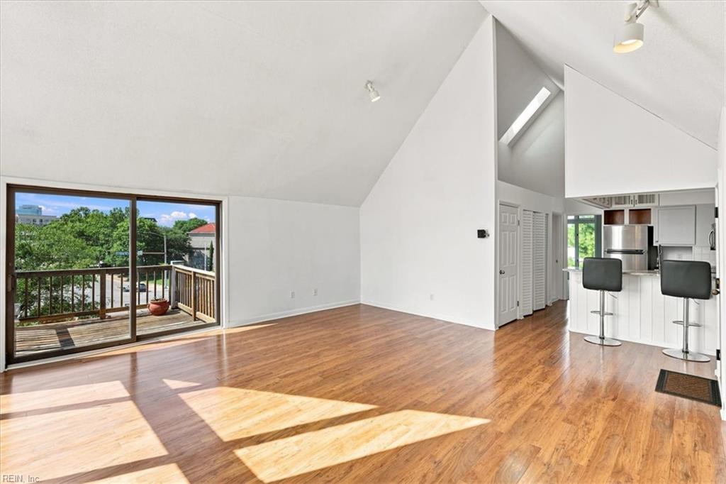 696 Mowbray Arch Property Photo 4