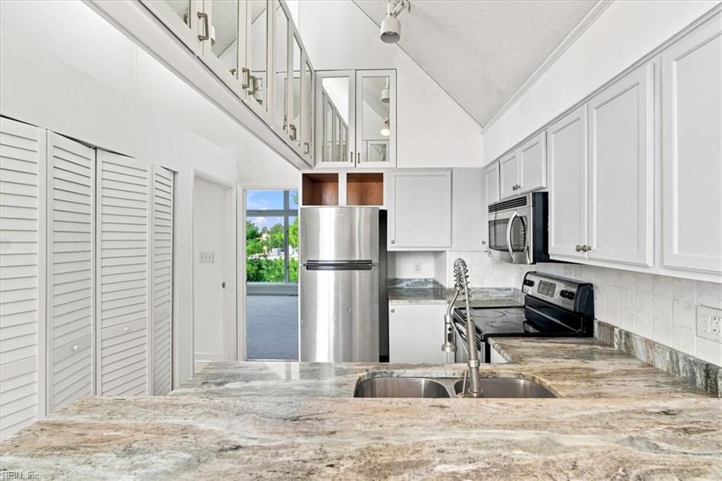 696 Mowbray Arch Property Photo 6