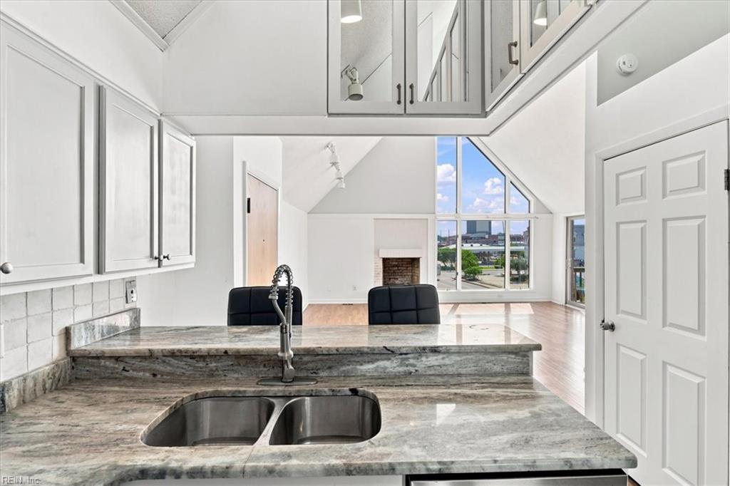 696 Mowbray Arch Property Photo 7