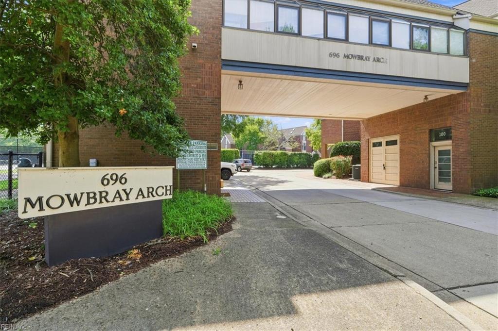 696 Mowbray Arch Property Photo 16