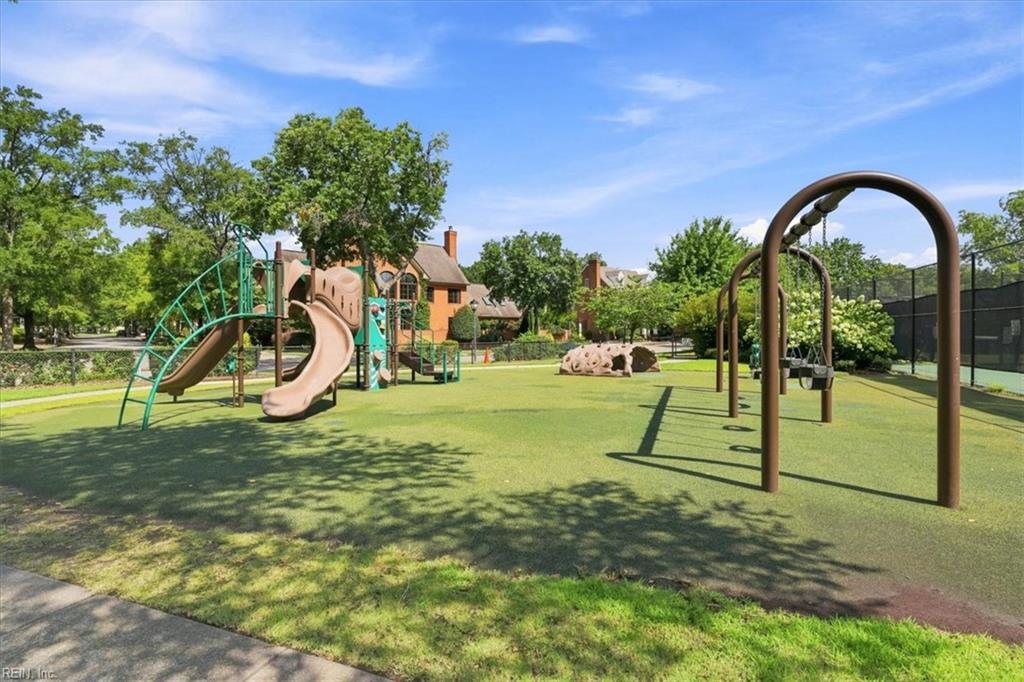 696 Mowbray Arch Property Photo 22