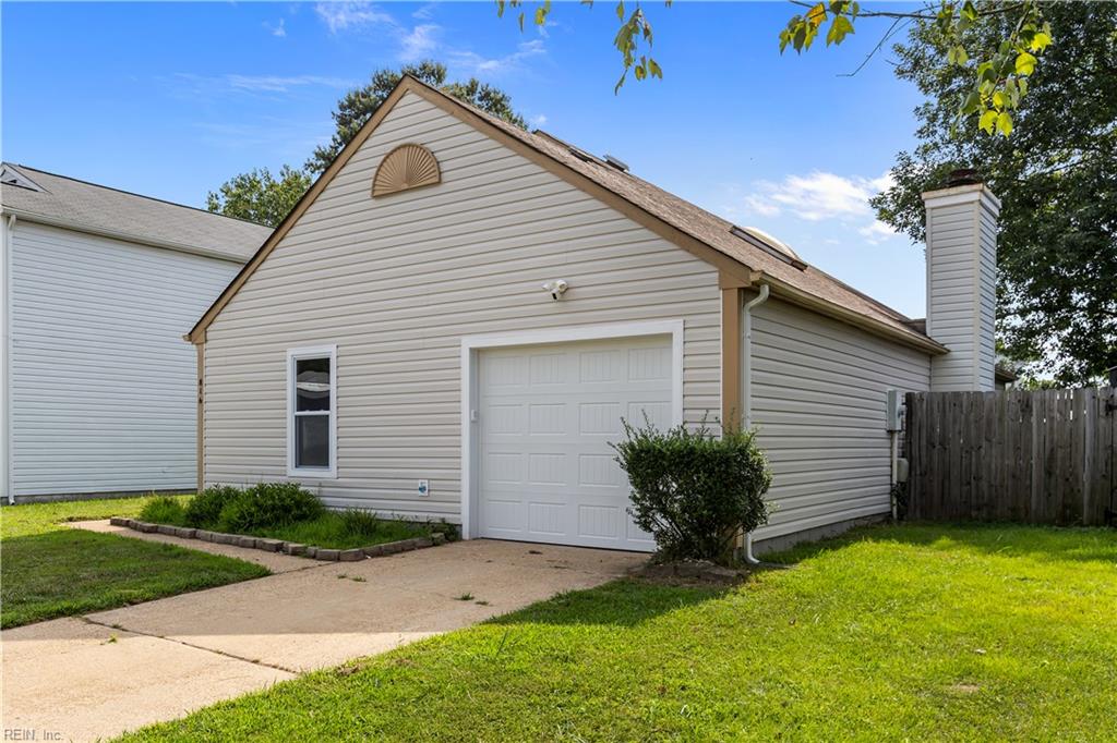 816 Chimney Hill Pw Property Photo 3