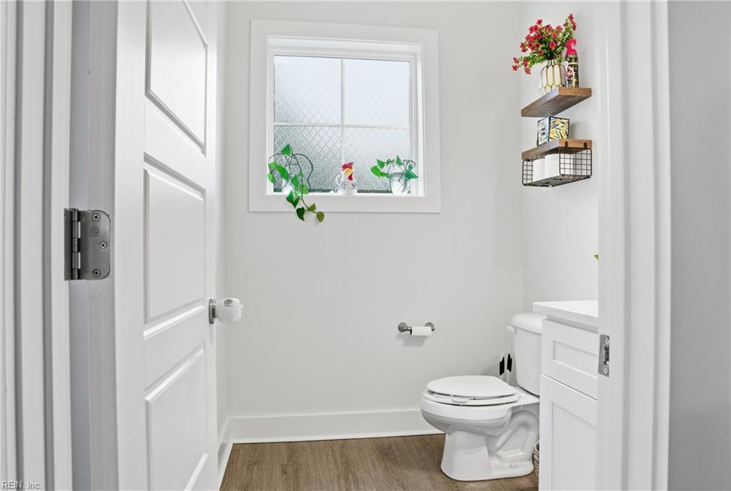2917 Pretty Lake Ave Property Photo 10