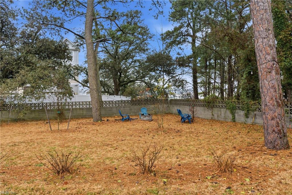 2917 Pretty Lake Ave Property Photo 23