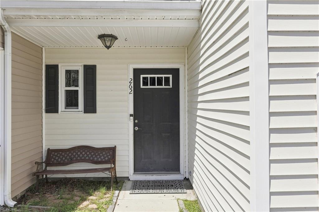 262 Wexford Dr W Property Photo 3