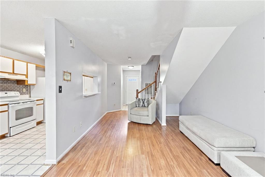 262 Wexford Dr W Property Photo 5