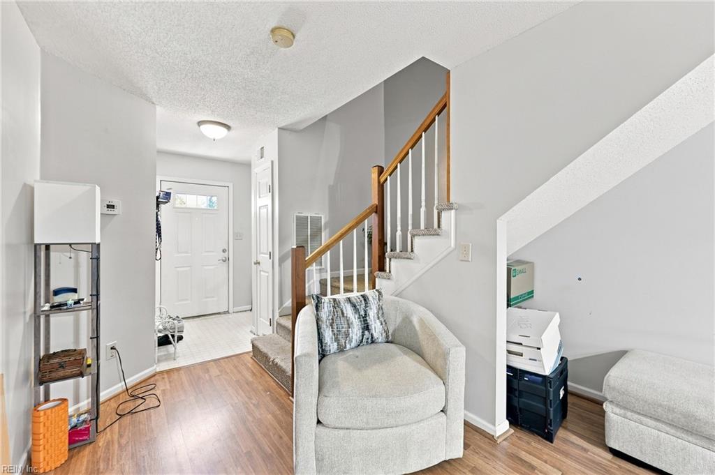 262 Wexford Dr W Property Photo 6