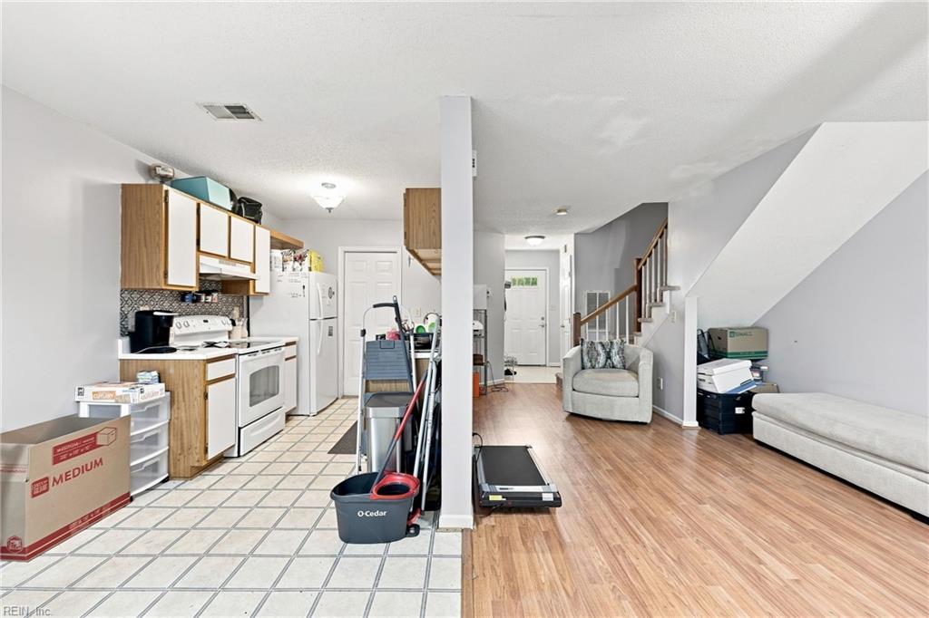 262 Wexford Dr W Property Photo 7