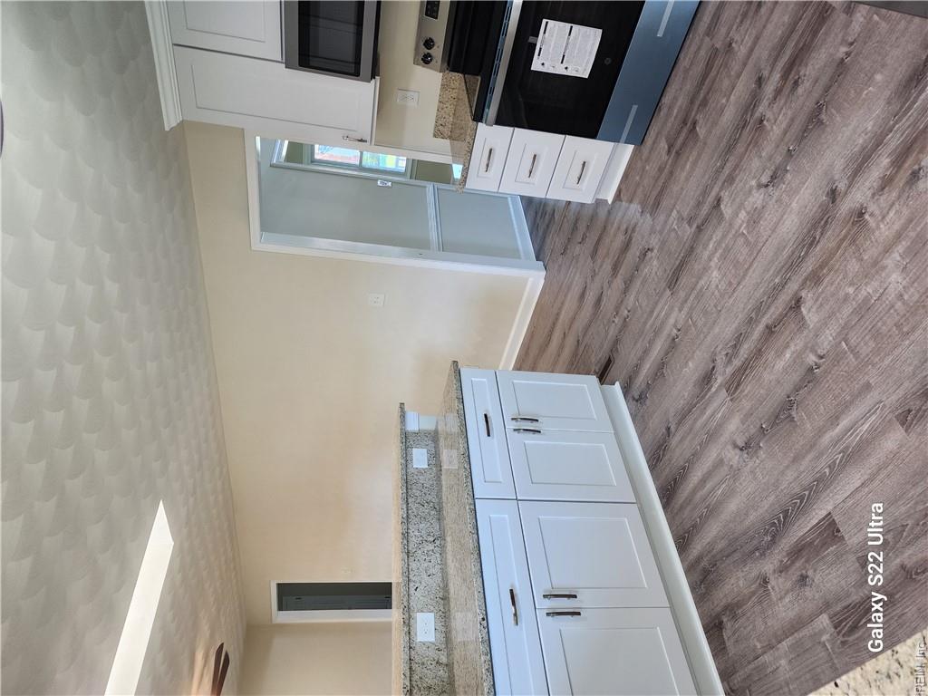 685 Lord Dunmore Dr Property Photo 3
