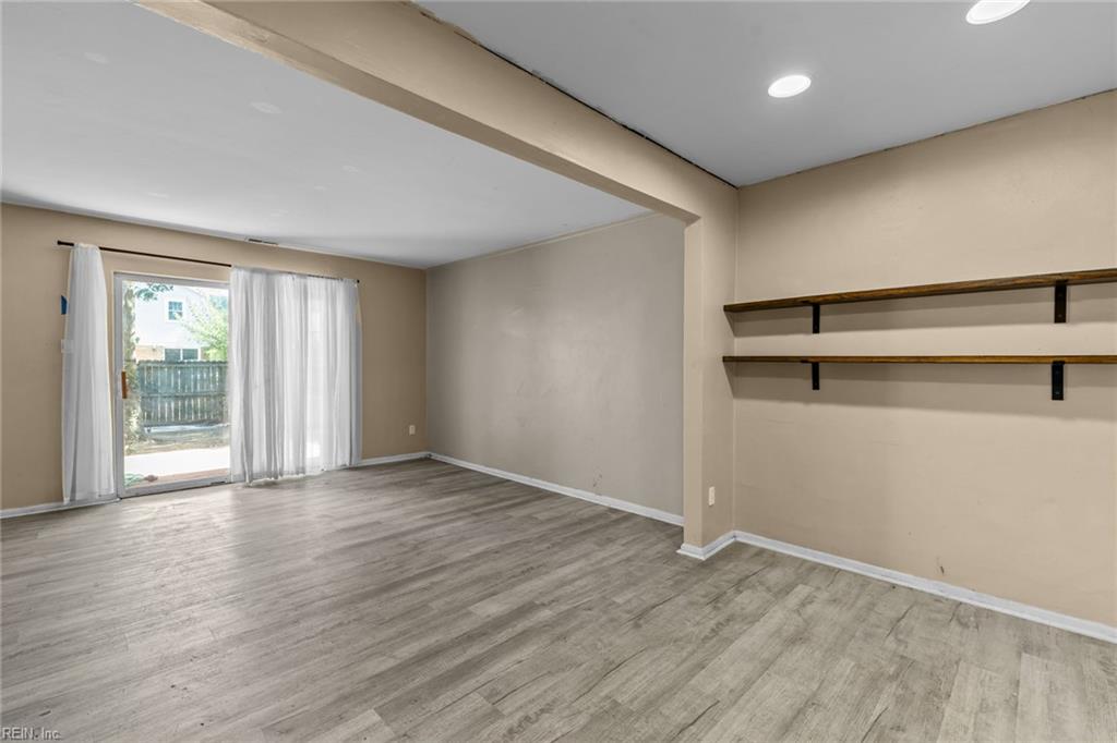 5764 W Hastings Arch Property Photo 7