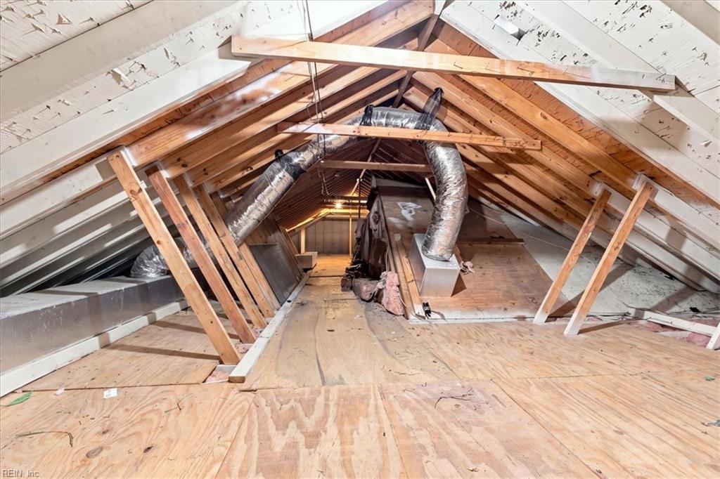 1914 Foxs Lair Trl Property Photo 34