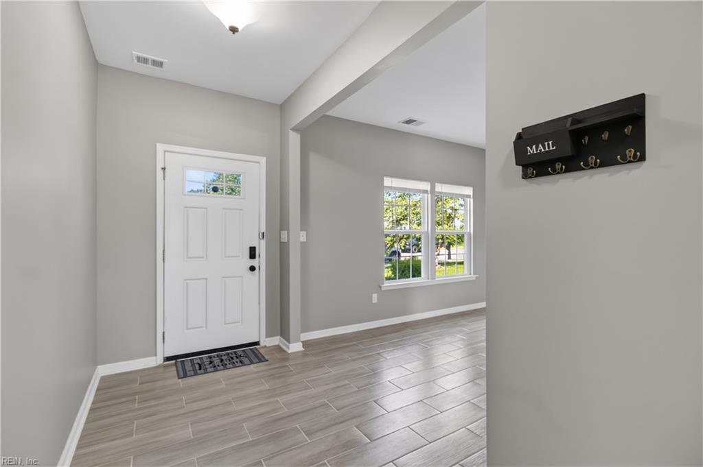 335 Spring Hill Pl Property Photo 4