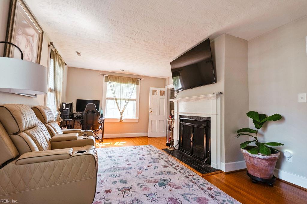 40 Pear Ave Property Photo 5