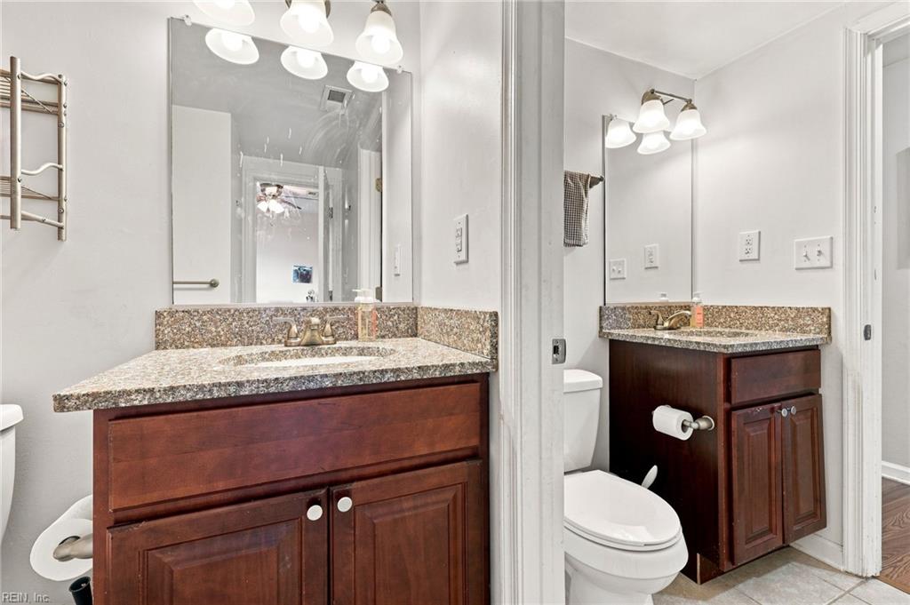 977 Oak Forest Ct Property Photo 4
