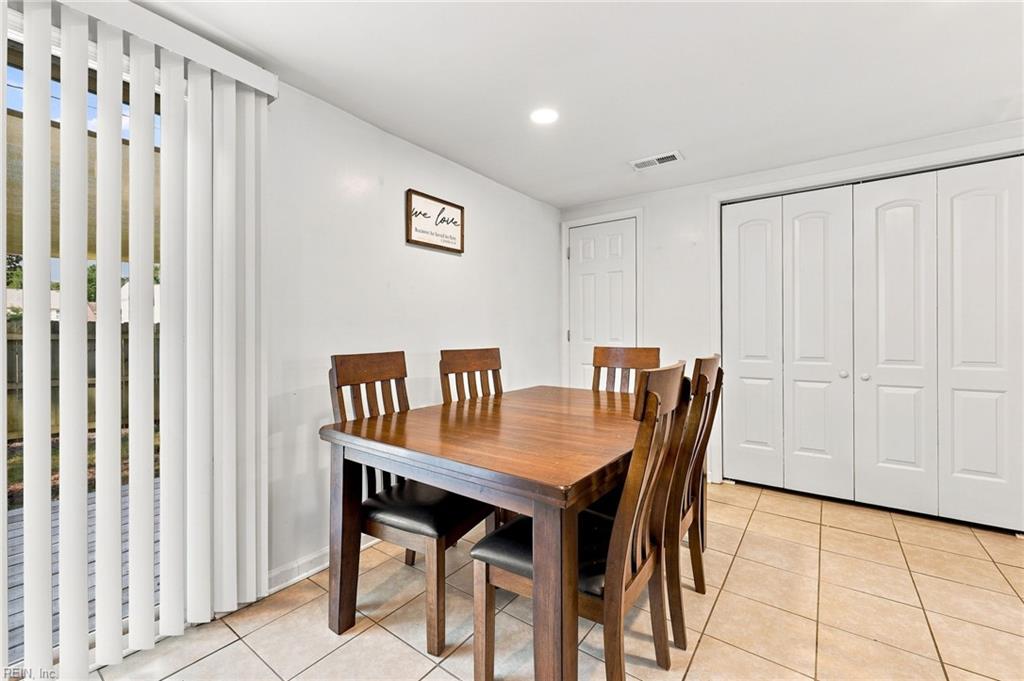 977 Oak Forest Ct Property Photo 7