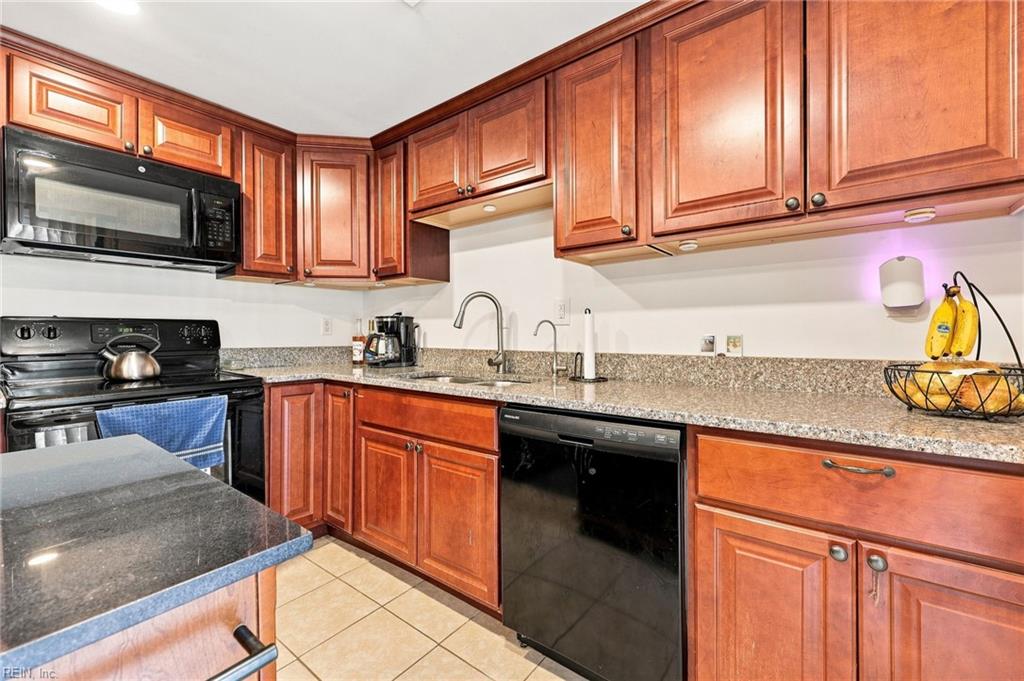 977 Oak Forest Ct Property Photo 9