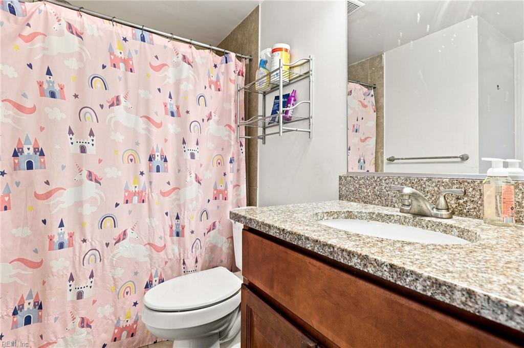 977 Oak Forest Ct Property Photo 16