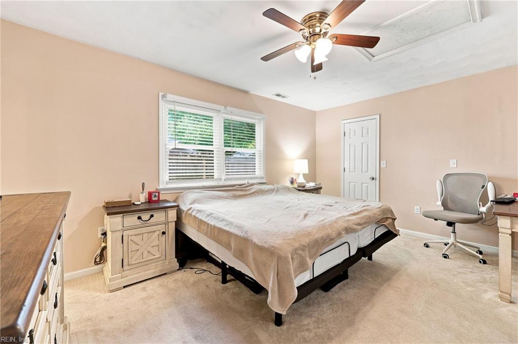977 Oak Forest Ct Property Photo 18