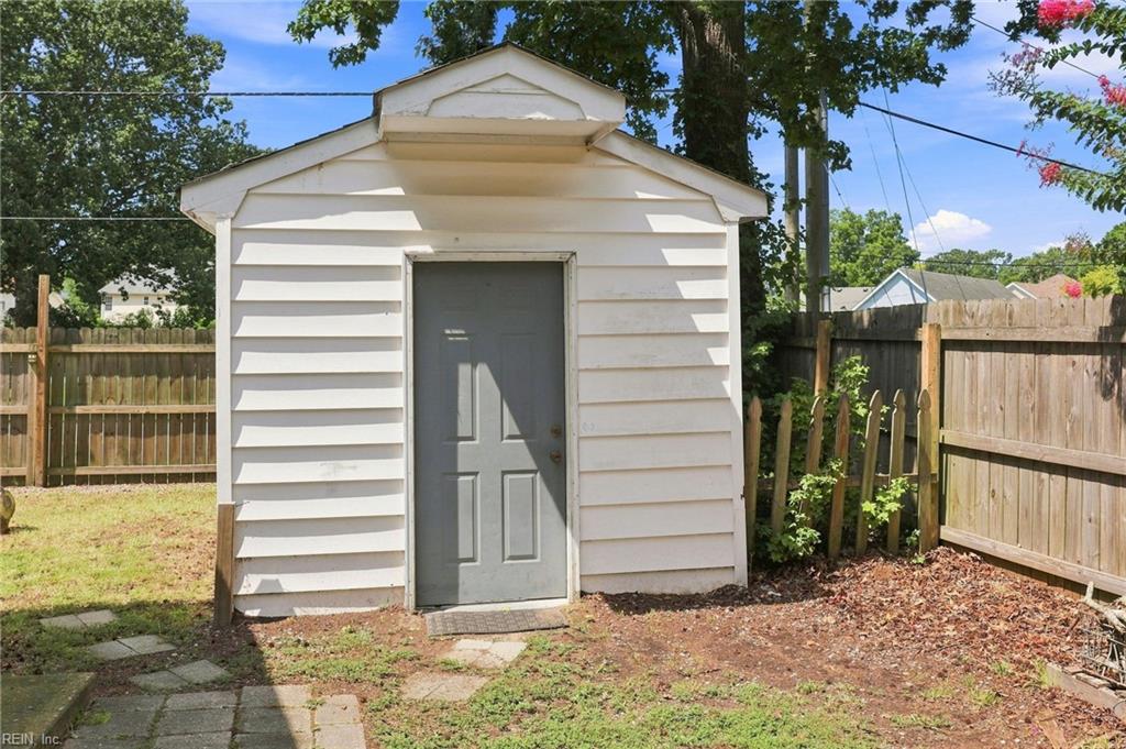 977 Oak Forest Ct Property Photo 22