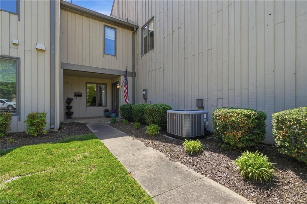 4291 Hatton Point Ln Property Photo 4