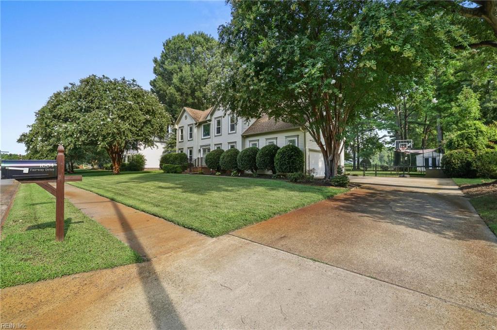 1004 Fairway Dr Property Photo 3