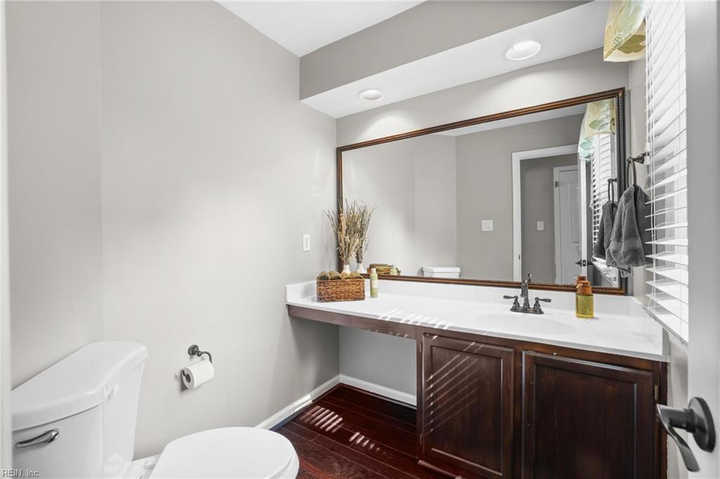 1004 Fairway Dr Property Photo 20