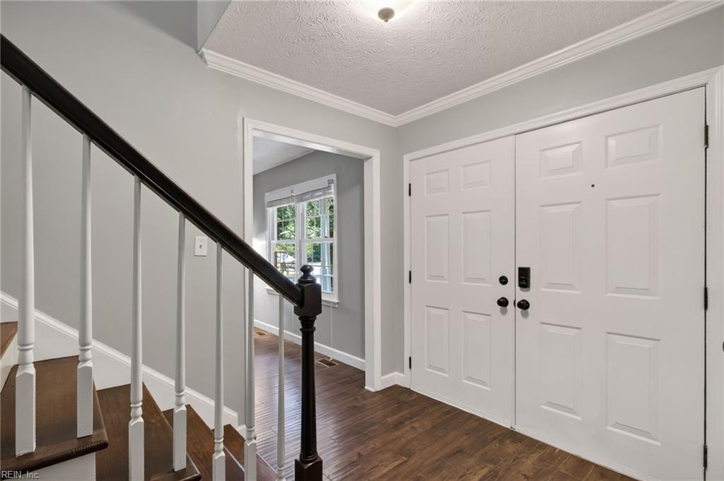 302 Buckingham Way Property Photo 5