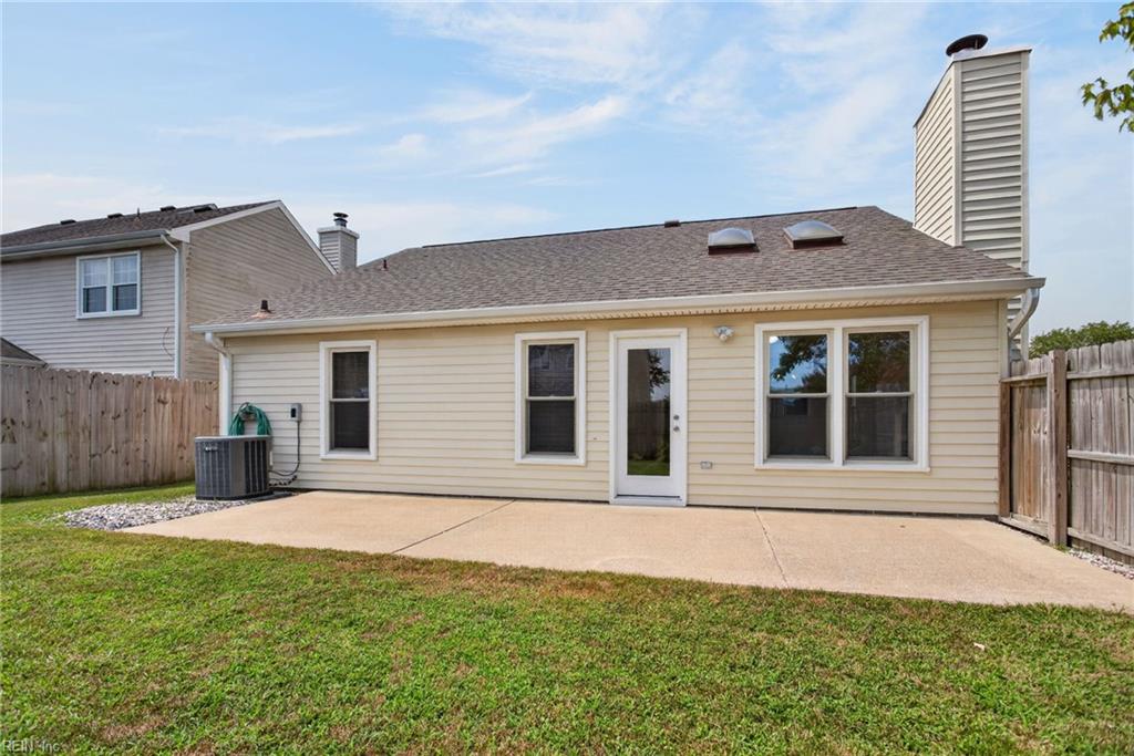 2000 Trumbull Ct Property Photo 22