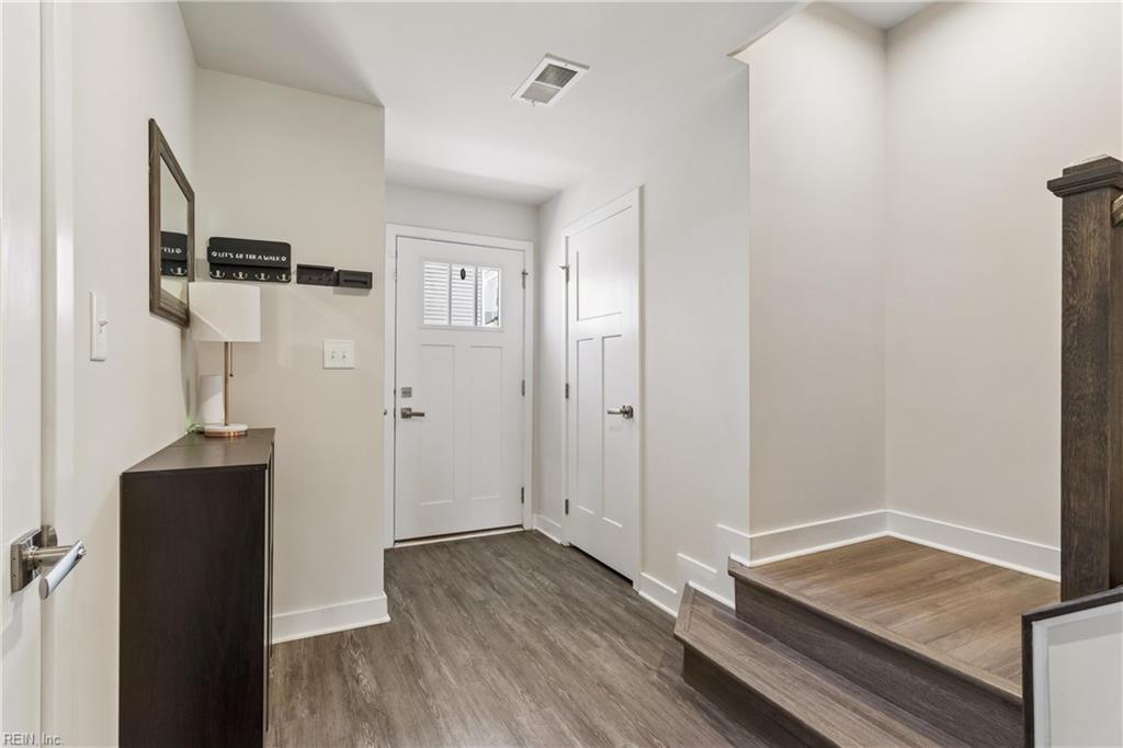 557 Westport St Property Photo 8