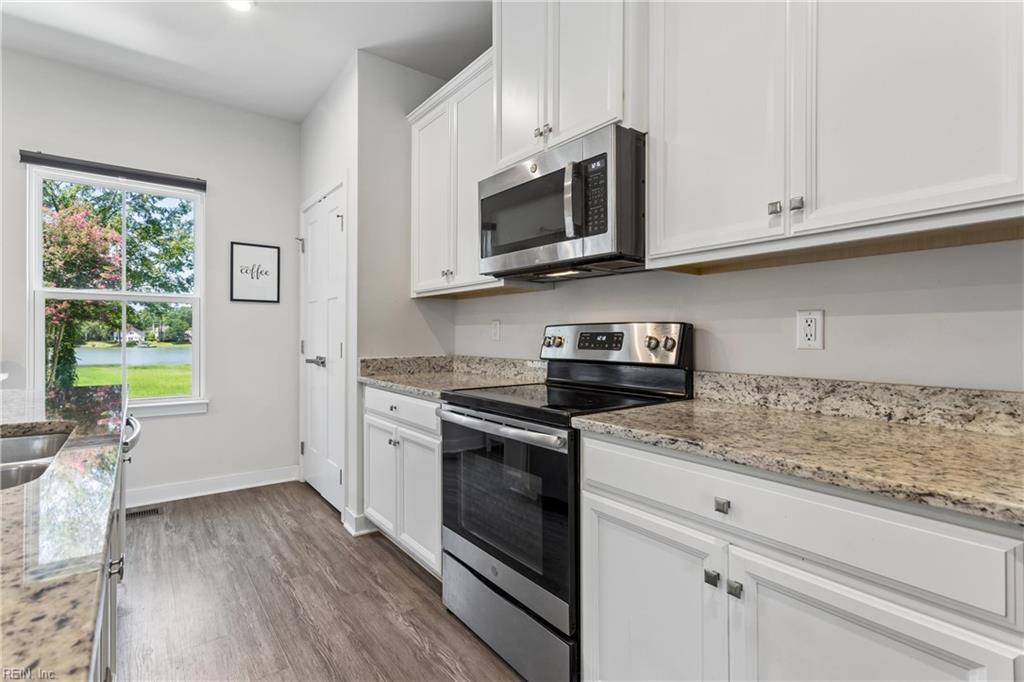 557 Westport St Property Photo 21