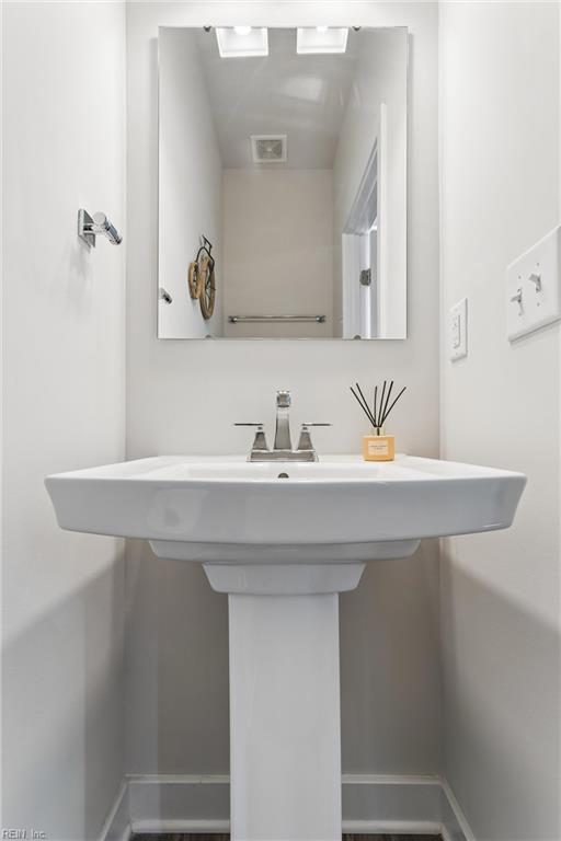 557 Westport St Property Photo 24