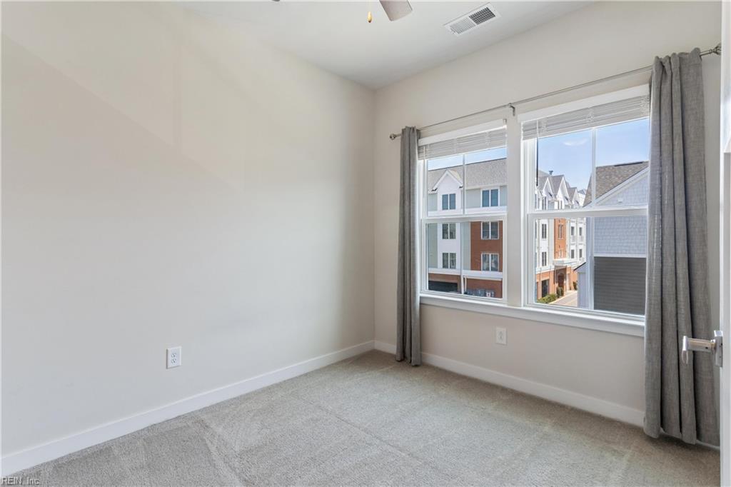557 Westport St Property Photo 33