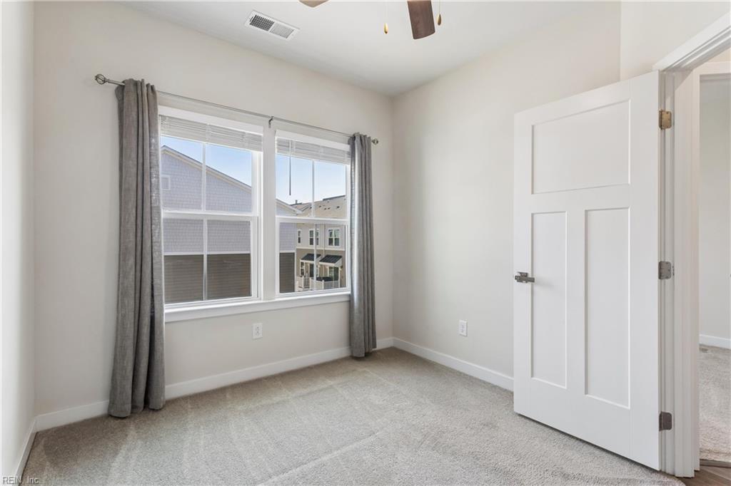557 Westport St Property Photo 34