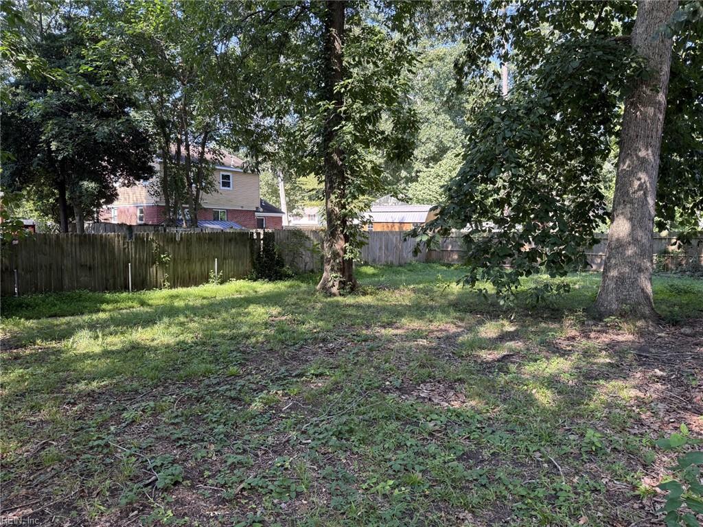 230 Longmeadow Dr Property Photo 3