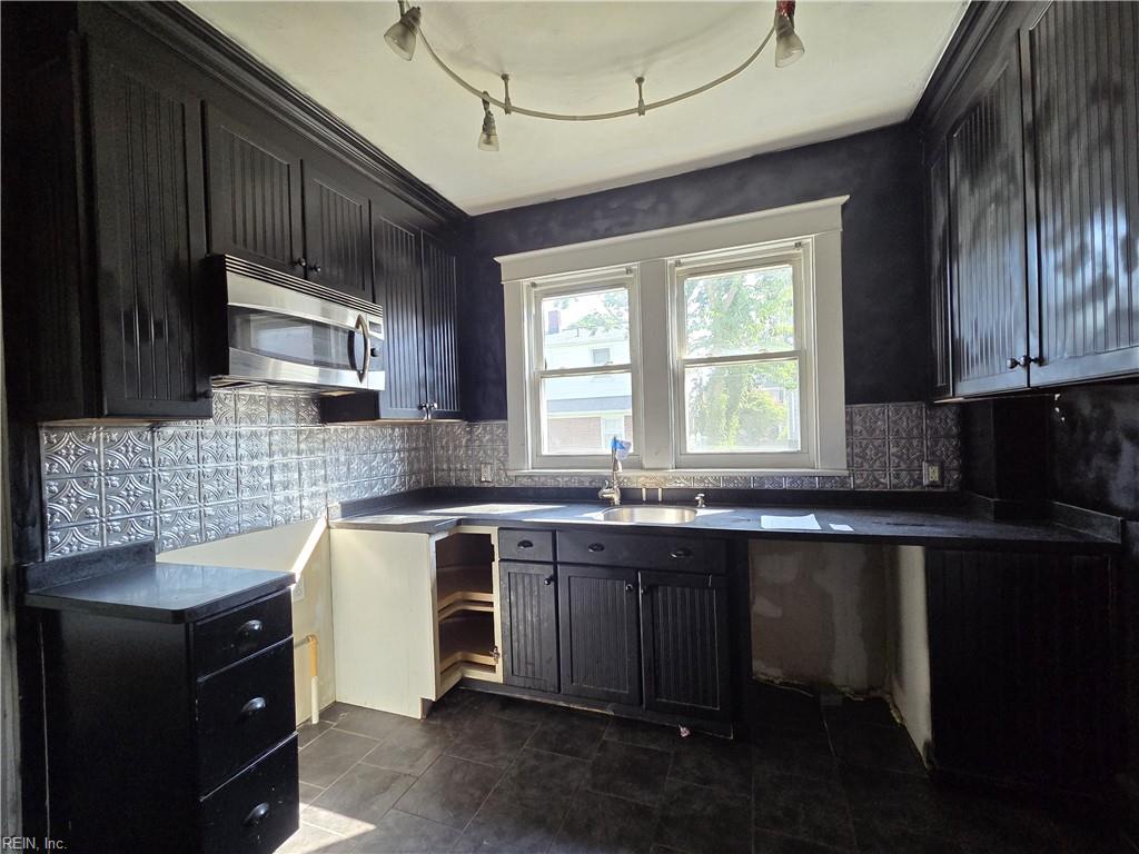 232 53rd St Property Photo 12