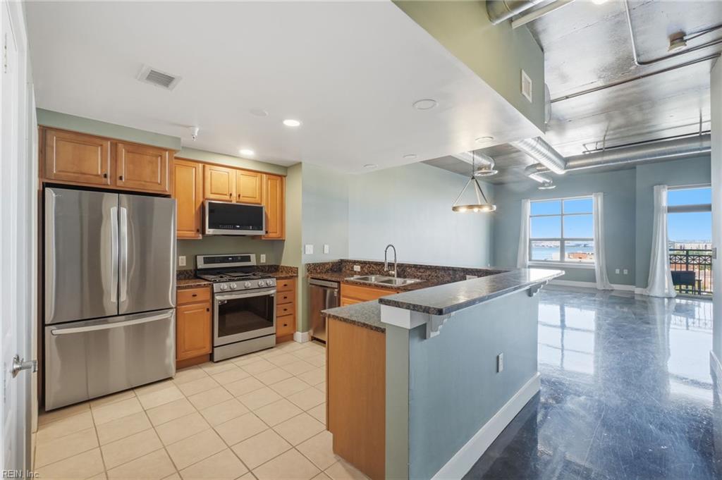 123 College Pl Property Photo 3