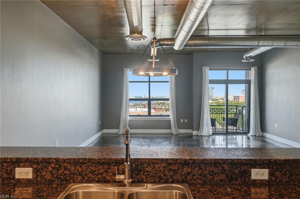 123 College Pl Property Photo 16