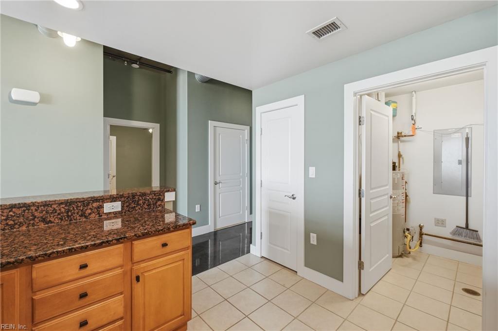 123 College Pl Property Photo 17