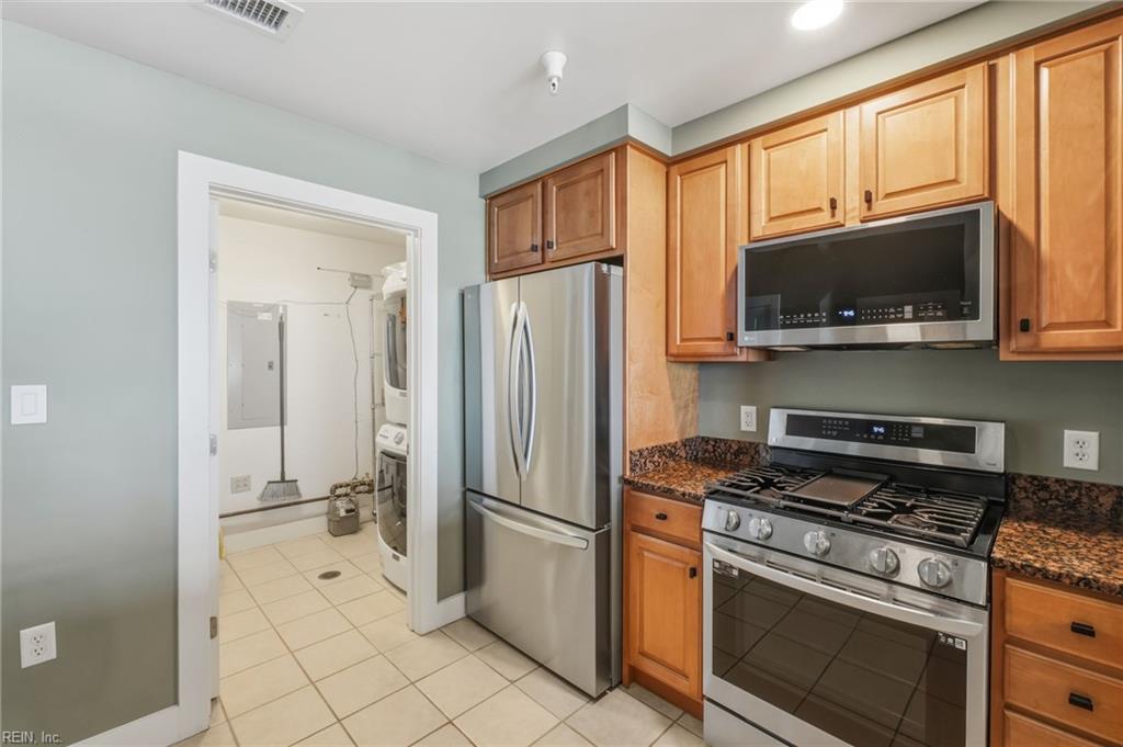 123 College Pl Property Photo 18